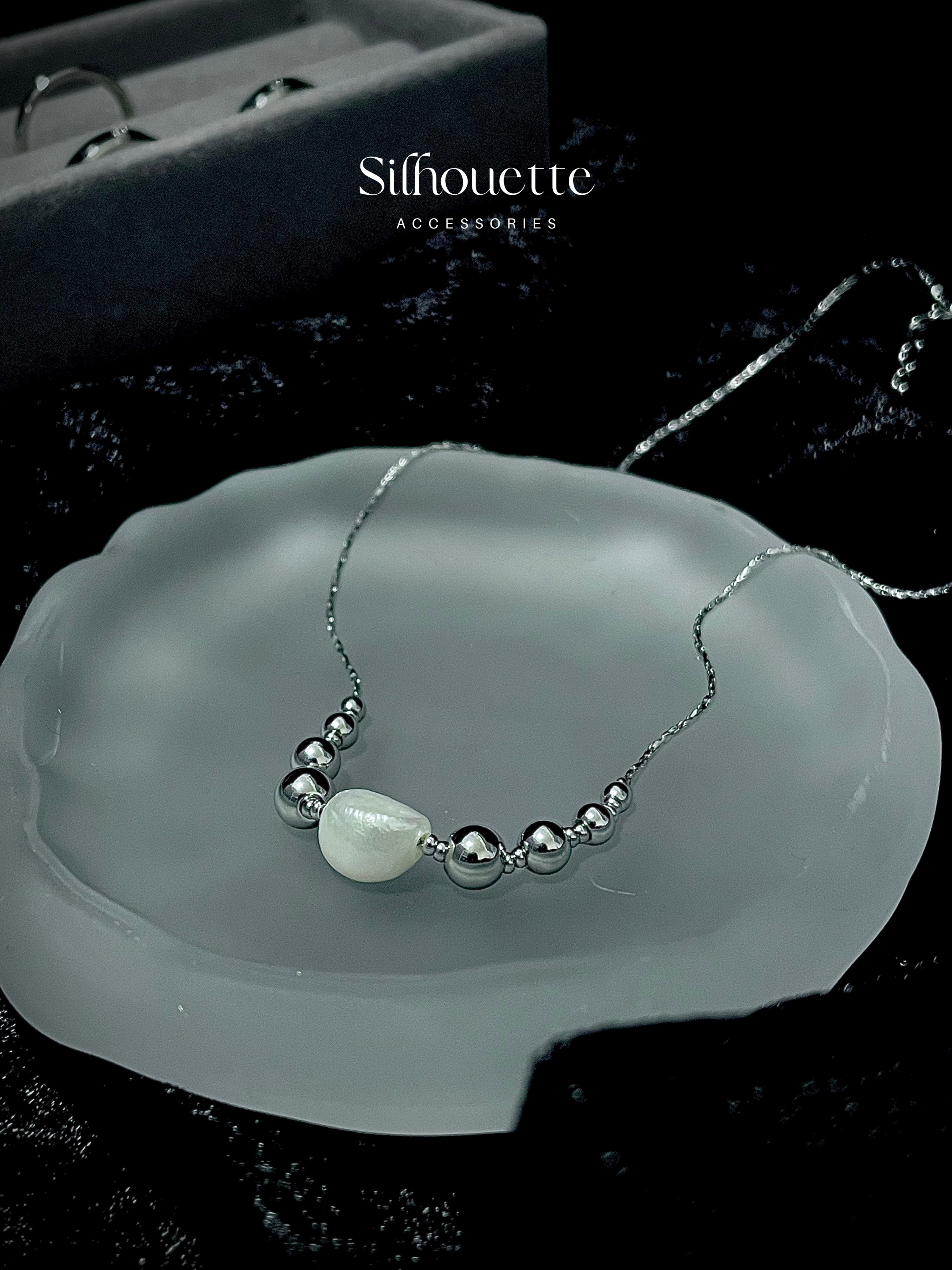 Pearl In the Dark Necklace